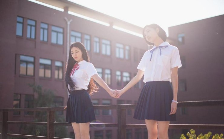 闺蜜装的校园清纯美女图片(3)(点击浏览下一张趣图)