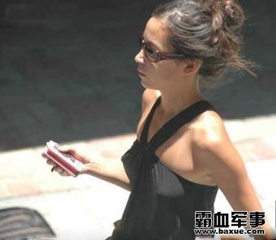 街拍美女露得清吧图片 街头美女爱凸两点图片欣赏(2)(点击浏览下一张趣图)
