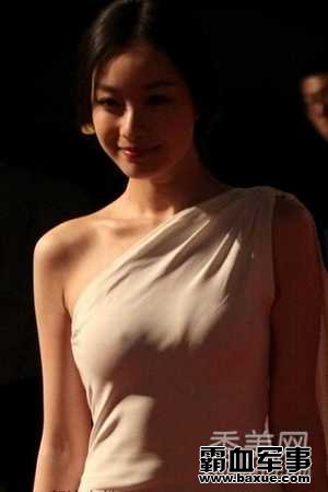 街拍美女露得清吧图片 街头美女爱凸两点图片欣赏(10)(点击浏览下一张趣图)