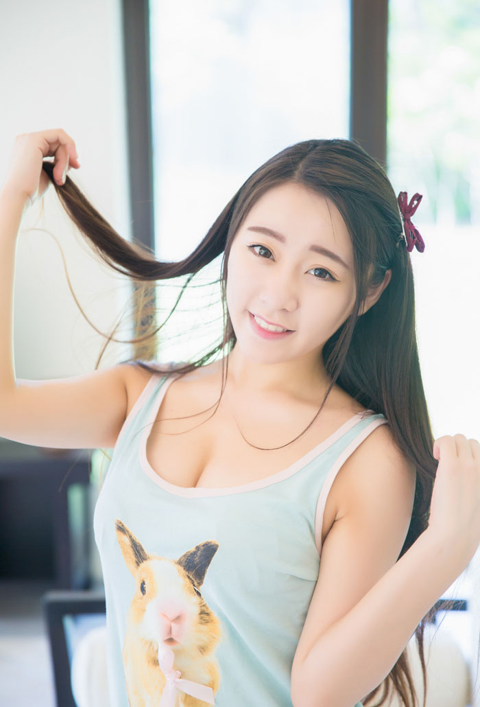 萝莉MM朵比甜美笑容十分迷人(7)(点击浏览下一张趣图)