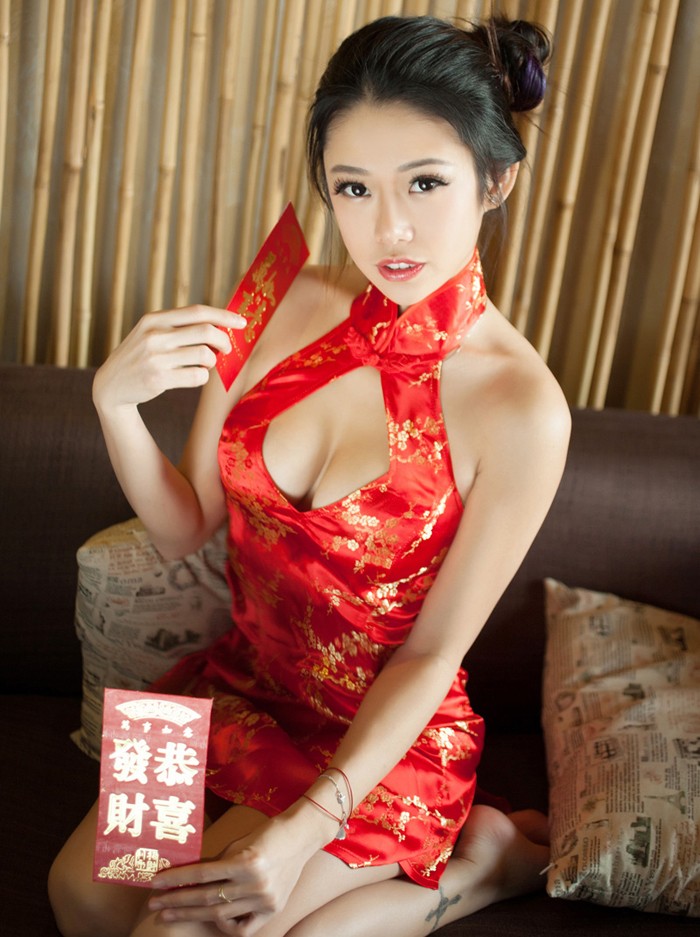 美女少妇秀雪白柔嫩美臀(点击浏览下一张趣图)