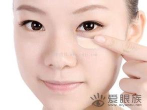 眼袋发青是怎么回事(点击浏览下一张趣图)