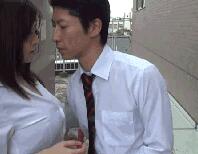 女性安全套的用法动态图：	安全套的用法图片 女性安全套测试员(8)(点击浏览下一张趣图)