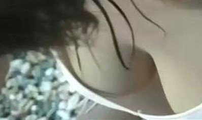 女生弯腰后漏内衣 医院里的春光图：透明女厕(2)(点击浏览下一张趣图)