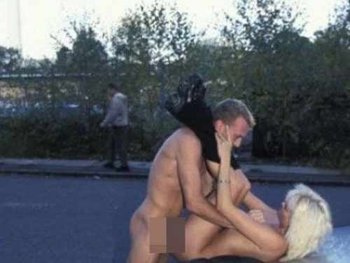外国男女寻欢不小心被偷拍图(3)(点击浏览下一张趣图)