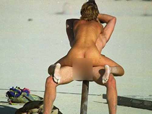 外国男女寻欢不小心被偷拍图(9)(点击浏览下一张趣图)
