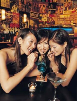 夜店潜规则 男人注意安全(点击浏览下一张趣图)