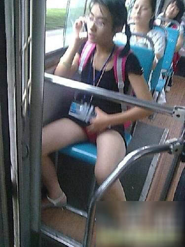 列车上无节操的妹子们图(8)(点击浏览下一张趣图)