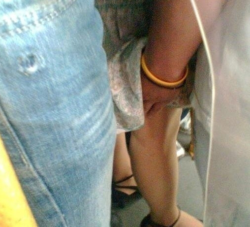 地铁美女睡觉图片 地铁美女的痒视频图片欣赏 地铁美女的痒图片(3)(点击浏览下一张趣图)