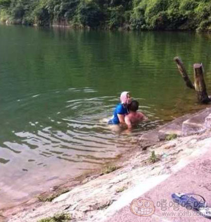邪恶吸奶奶动态图片：男人吸奶邪恶动态图片 老公太凶猛(9)(点击浏览下一张趣图)