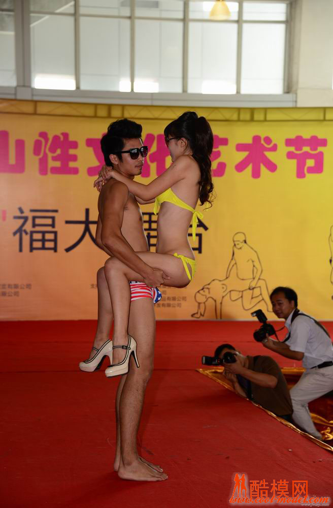 性文化节前卫表演图 悉尼性文化节图片(10)(点击浏览下一张趣图)