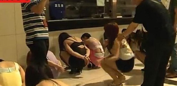 冯小刚和葛优玩换妻 富婆俱乐部内部照片(点击浏览下一张趣图)