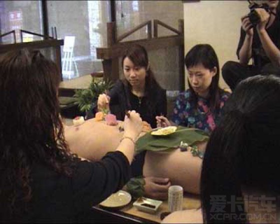 冯小刚和葛优玩换妻 富婆俱乐部内部照片(9)(点击浏览下一张趣图)