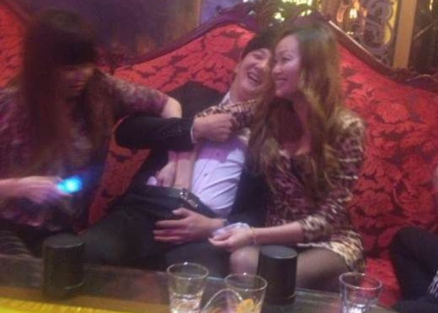 冯小刚和葛优玩换妻 富婆俱乐部内部照片(10)(点击浏览下一张趣图)
