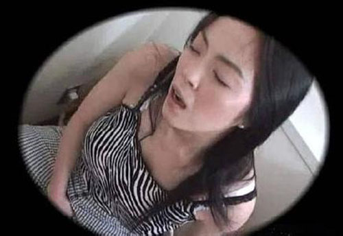 女生寝室互相安慰 女生宿舍自己安慰照片(点击浏览下一张趣图)