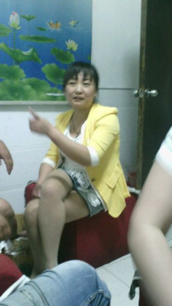 厚街沐足开放女技师 去指压真实经历 女技师油压过程图片(点击浏览下一张趣图)
