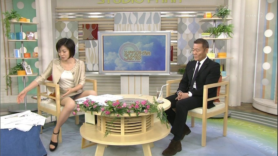 弯腰时看到胸真实照：服务员弯腰时看到胸(11)(点击浏览下一张趣图)