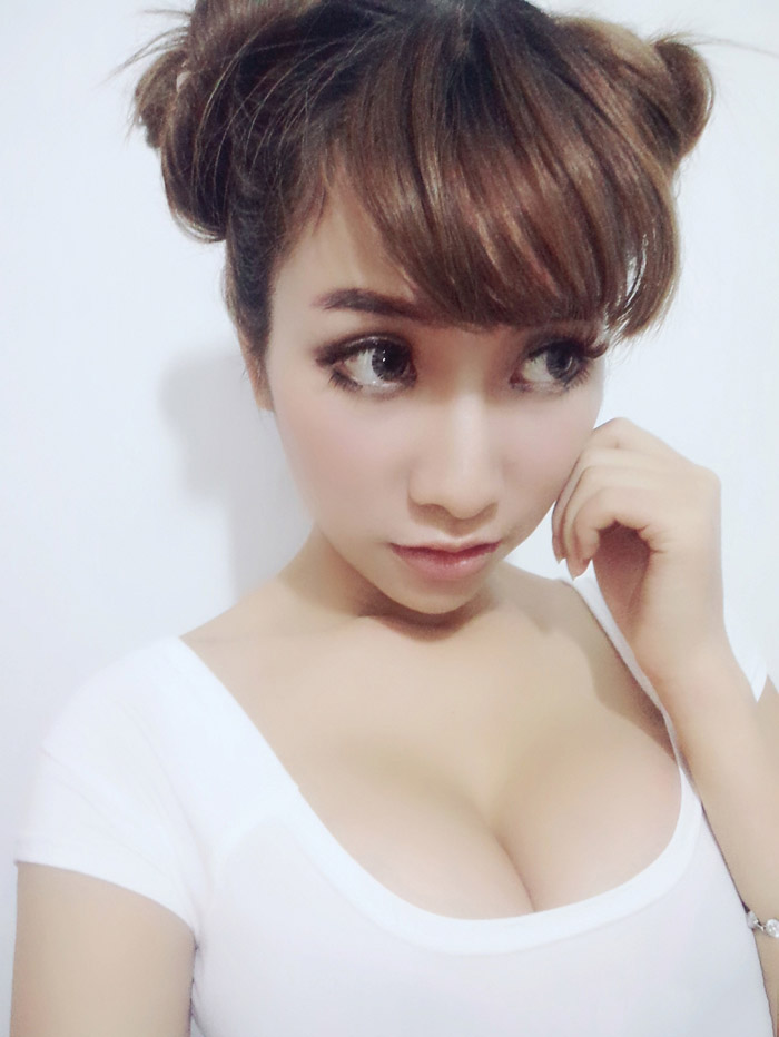 老e视频里的妹子 e嫂照片曝光：老e视频中的小e  和老e一起的妹子(点击浏览下一张趣图)