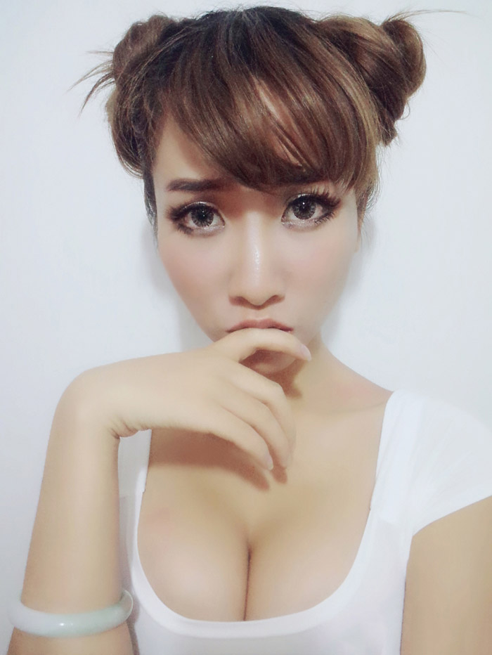老e视频里的妹子 e嫂照片曝光：老e视频中的小e  和老e一起的妹子(5)(点击浏览下一张趣图)