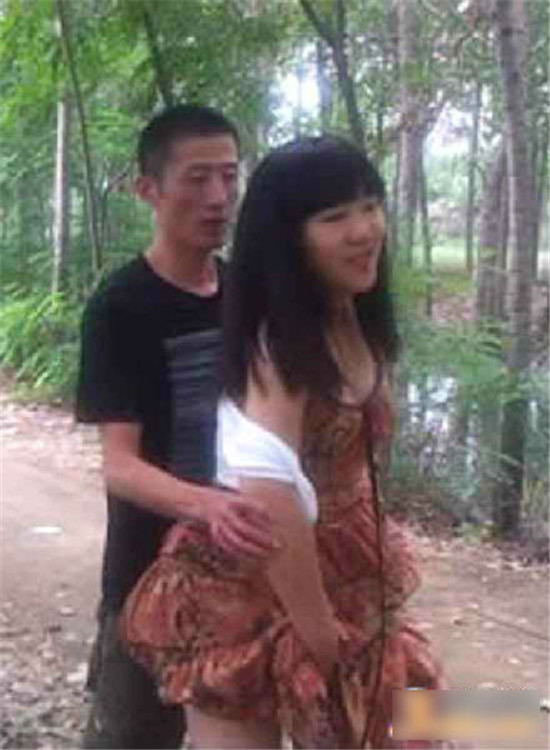 电动车车震惊视频图片：小树林电动车车震完整图片集(8)(点击浏览下一张趣图)