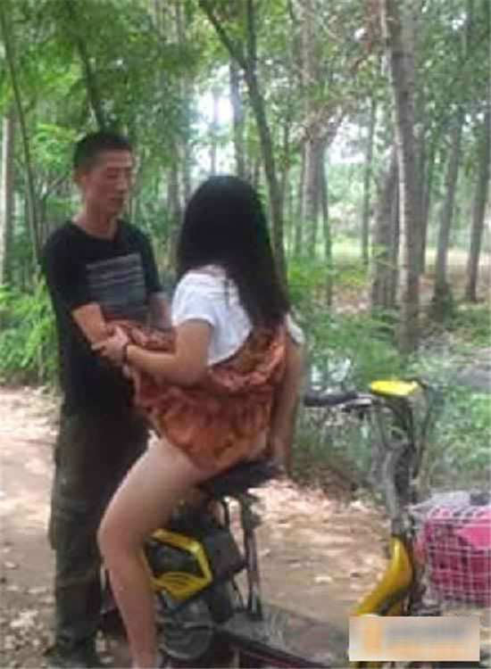 电动车车震惊视频图片：小树林电动车车震完整图片集(9)(点击浏览下一张趣图)