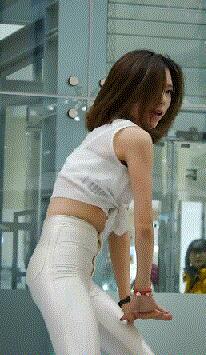 新番一众乳摇娘动态图：六间房违规视频录像 马友蓉乳摇视频(11)(点击浏览下一张趣图)