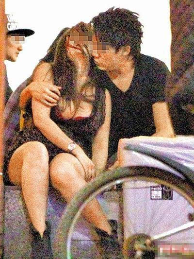 长泽梓白衣浴室gif：长泽梓作品截图图片(12)(点击浏览下一张趣图)