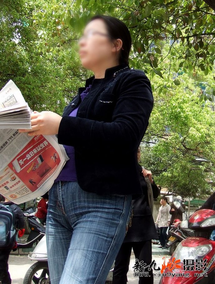 一生有你白裤翘臀 一生有你丰满图片：街拍第一站系列(5)(点击浏览下一张趣图)
