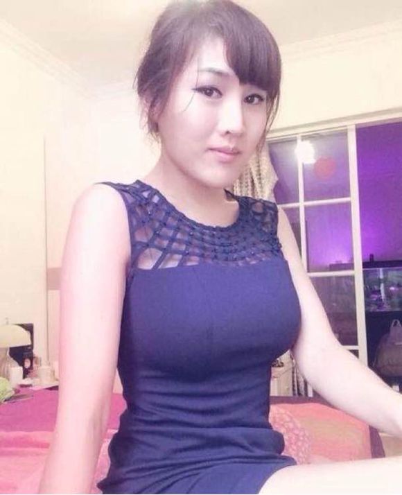 风韵犹存的中年大妈 小区超市里的老板娘图片欣赏(点击浏览下一张趣图)
