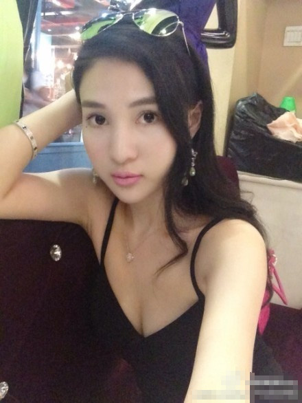 风韵饱满的良家妇女 40风韵犹存中年美女图片(9)(点击浏览下一张趣图)