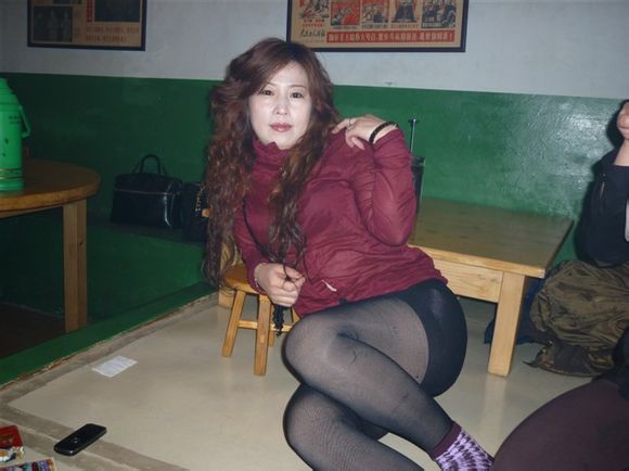 穿正装风韵犹存的女人 中年富婆风韵图片 (2)(点击浏览下一张趣图)