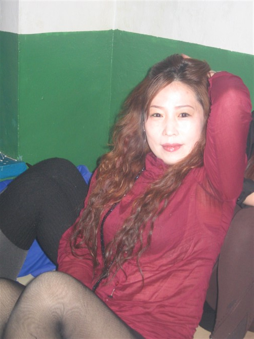 穿正装风韵犹存的女人 中年富婆风韵图片 (8)(点击浏览下一张趣图)