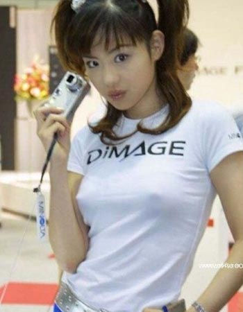 色狼街拍 美女不穿内衣尴尬凸点图片(点击浏览下一张趣图)
