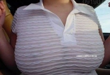 色狼街拍 美女不穿内衣尴尬凸点图片(8)(点击浏览下一张趣图)