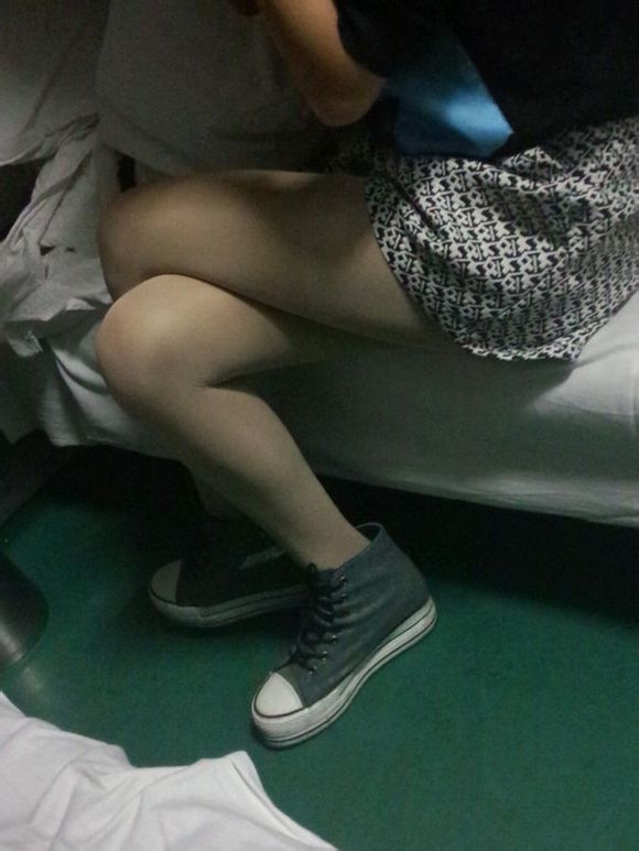 火车美女被占便宜图片图集 做火车里面的图片(3)(点击浏览下一张趣图)