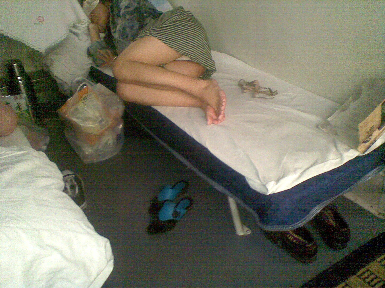 火车美女被占便宜图片图集 做火车里面的图片(9)(点击浏览下一张趣图)