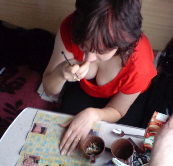 美女自愿被占便宜视频 火车里面硬卧的图片(7)(点击浏览下一张趣图)