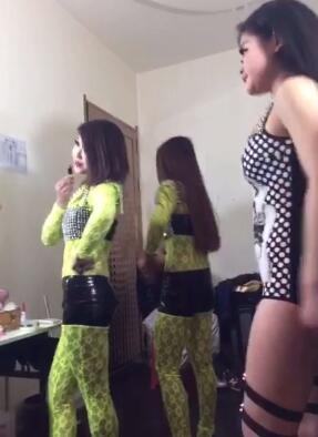 怎么让老婆同意双飞 玩过双飞的说说感受 女朋友被双飞过gif动态图(7)(点击浏览下一张趣图)