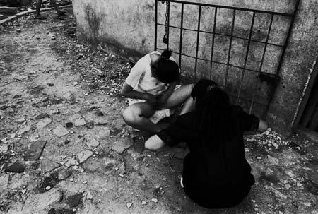 黑奴历史真实图片 黑奴的悲惨生活图片：黑奴与白女女黑奴被男主人(4)(点击浏览下一张趣图)