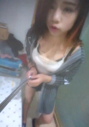 浴室旖旎抵在墙上bl动态图 男主抱着女主各处做邪恶动态图(8)(点击浏览下一张趣图)