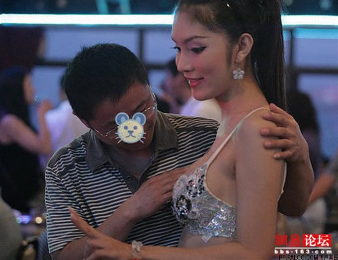 人妖老了以后的照片 变性后悔亲身经历 高清人妖生器照片(4)(点击浏览下一张趣图)