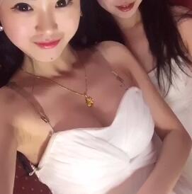 撕掉她的衣服3没内衣 女生打赌输任人摆布图：美女输光了全部衣服动态图(7)(点击浏览下一张趣图)