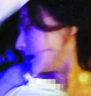 杨幂醉酒视频13分钟完整视频截图欣赏 假杨幂视频在哪能看到福利图片(10)(点击浏览下一张趣图)