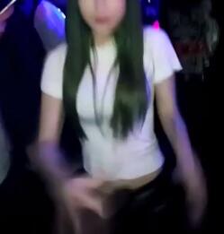 被黑帮玩死的美女图片 被黑帮玩死的美女视频：xxoo动态图(7)(点击浏览下一张趣图)