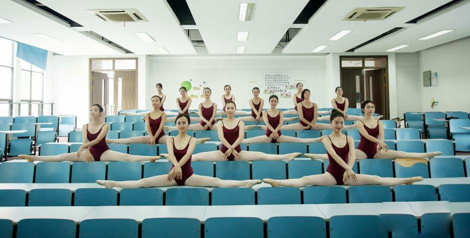 美女柔术一字马透明 柔术露缝 美女柔术视频不刮毛内涵图(4)(点击浏览下一张趣图)