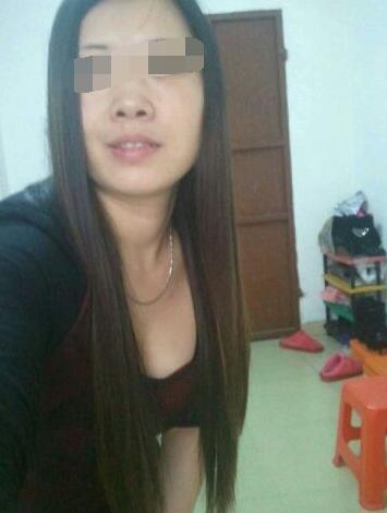 50岁的女人出轨图片：40岁女人的夏天家庭照(7)(点击浏览下一张趣图)