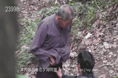 大同天下恋老迷露龟图 老人田间地头偷腥图画：天下大同老人j(6)(点击浏览下一张趣图)