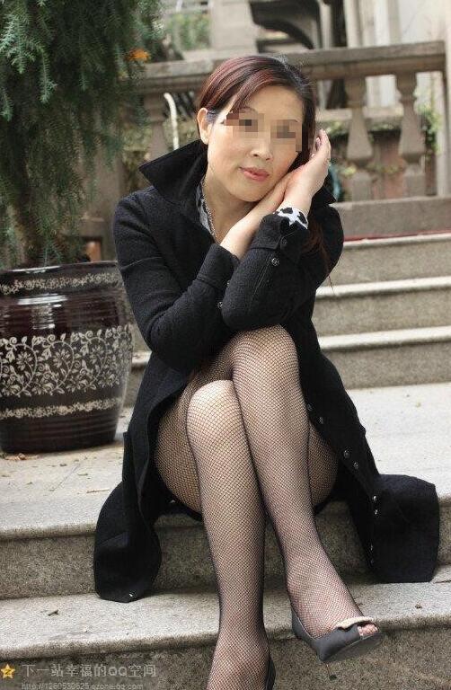 徐娘艳艳图片 美丽大姐照片：老徐娘下蹬露内图(5)(点击浏览下一张趣图)