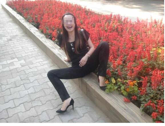男按摩师吃女客人豆腐图 四个富婆玩死一只鸭(4)(点击浏览下一张趣图)