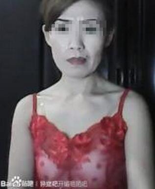 徐娘半老日志图 男公关用嘴伺候富婆(6)(点击浏览下一张趣图)